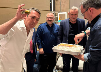 Mustafa Varank Ali Koç'a baklava yedirdi