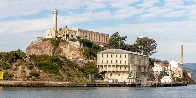 Trump, Alcatraz hapishanesinin yeniden açılması talimatı verdi