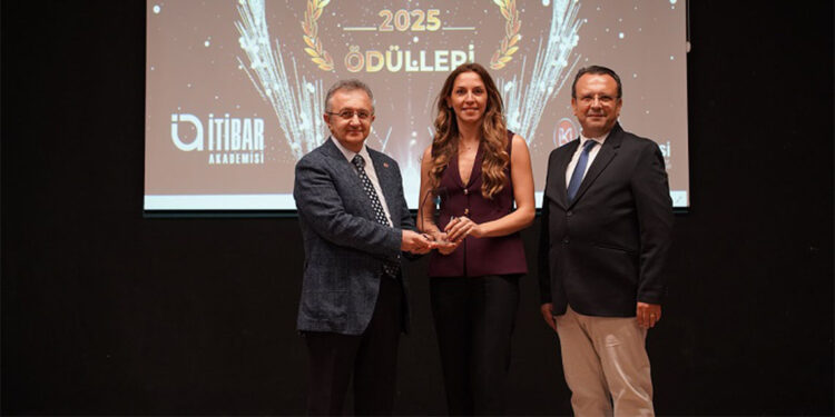 Türkiye İtibar Endeksi 2025 sonuçlarına göre markalar ödüllerine kavuştu