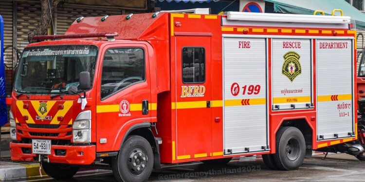 Tayland'da tanker kazası: 600 litre benzin yola döküldü