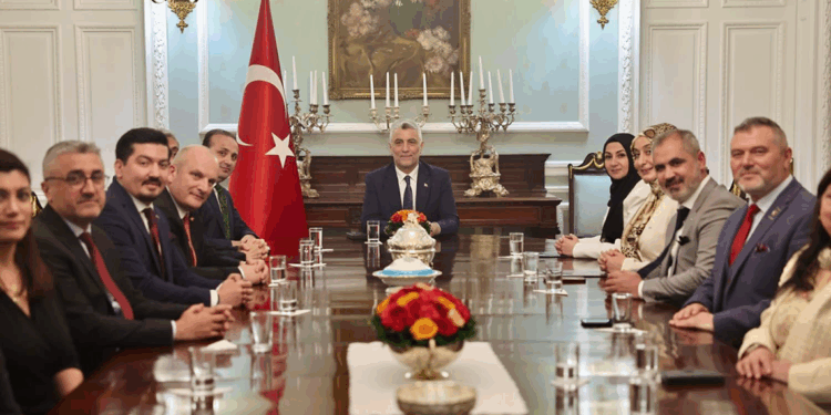 Ticaret Bakanı Ömer Bolat İngiltere'ye gitti