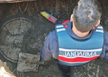 Tokat'ta izinsiz kazıda Antik Yunanca yazı olan mozaik bulundu
