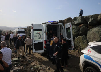 Trabzon'da denize giren 2 arkadaş, boğuldu