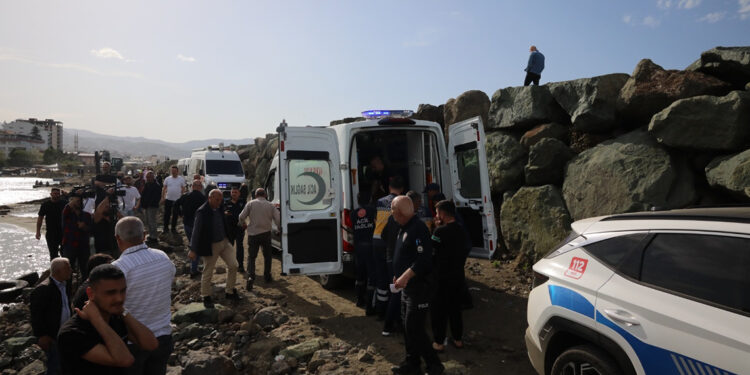 Trabzon'da denize giren 2 arkadaş, boğuldu