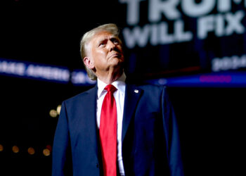Trump, AB'ye uygulanacak yüzde 50'lik tarifeyi 9erteledi