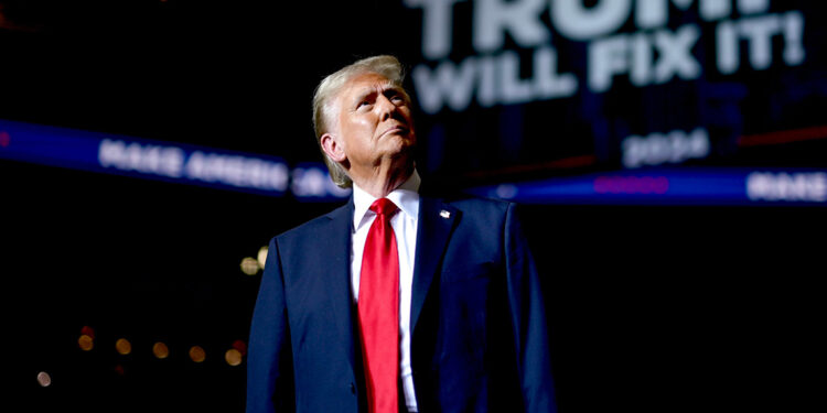 Trump, AB'ye uygulanacak yüzde 50'lik tarifeyi 9erteledi