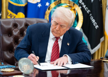 Trump, İngiltere ile yeni ticaret anlaşmasını duyurdu