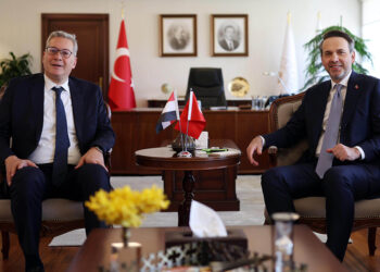 Türk FSRU'ya ilk yurt dışı görev