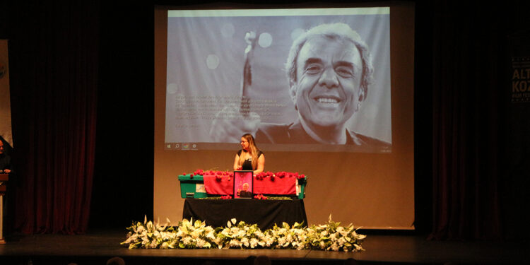 Türk sinemasının usta ismi Ali Özgentürk son yolculuğuna uğurlandı