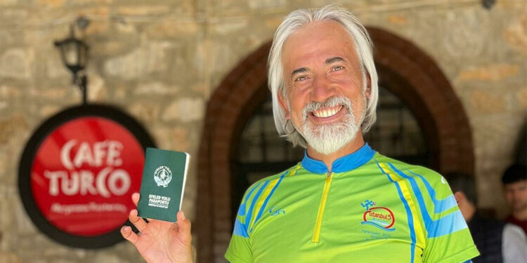 Ultra maratoncu Efeler Yolu'nu tek başına en hızlı tamamlayan kişi oldu