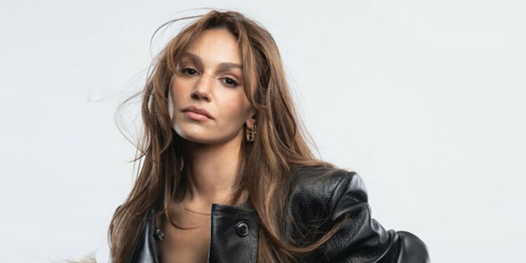 Uzak Şehir'in Nare'si kendini Jennifer Lopez'e benzetiyor