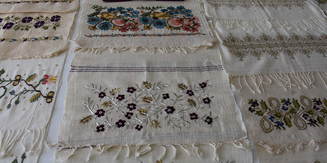 Unutulmaya yüz tutan nakış işlemelerini geleceğe taşıyor
