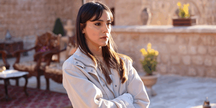 Uzak Şehir'in Zerrin'inden aşk itirafı