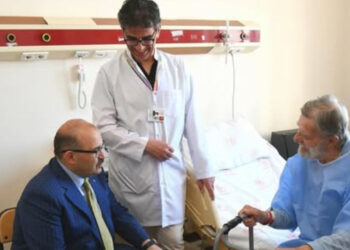 Balıkesir Valisi, Ahmet Mekin'i hastanede ziyaret etti