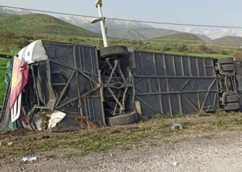 Van'da yolcu otobüsü devrildi