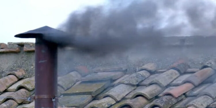 Vatikan'da yapılan 2'nci gün oylamasında yeni papa seçilemedi