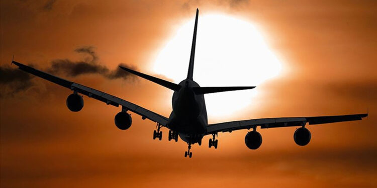 Venezuela, ‘terör tehdidi’ nedeniyle Kolombiya ile uçuşları durdurdu