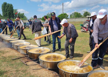 'Yamanlı Hayrı'nda 60 kazan keşkek dağıtıldı