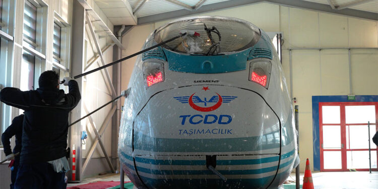 Kurban Bayramı öncesi 31 yüksek hızlı tren temizlendi