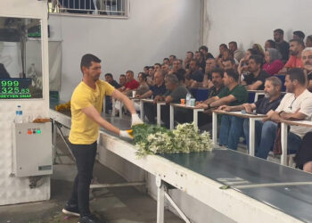 Yalova'da çiçek mezadında 'Anneler Günü' yoğunluğu