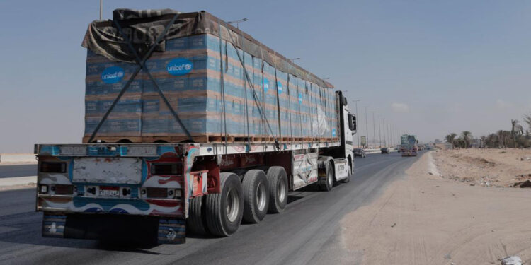 Yardım tırları 81 gün sonra Gazze'ye girdi