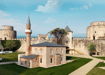 Yedikule Hisarı'ndaki Fatih Mescidi yeniden ihya edilerek ibadete açıldı