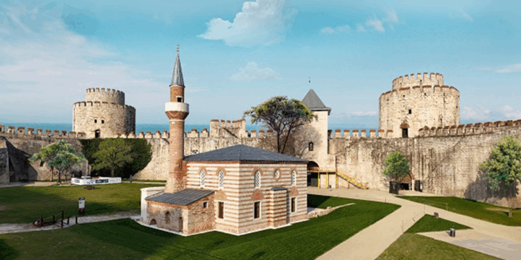 Yedikule Hisarı'ndaki Fatih Mescidi yeniden ihya edilerek ibadete açıldı