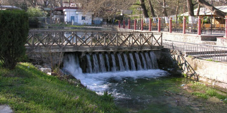 Yunanistan'da 3 yerleşim biriminde olağanüstü hal ilan edildi