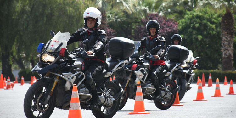 Yunus adaylarının zorlu eğitimi