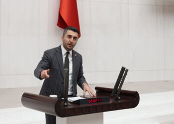 Deprem sadece binaları yıkmıyor ruh sağlımız da sarsıyor