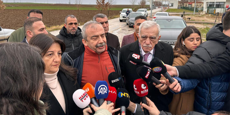 Sırrı Süreyya Önder'in barış mücadelesine sahip çıkacağız