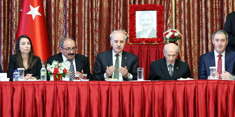 Devlet Bahçeli Sırrı Süreyya Önder'in taziye programına katıldı