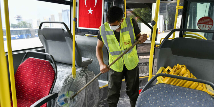 EGO otobüsleri her gece detaylı bir temizlikten geçiyor