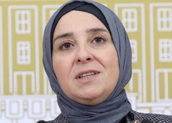 Sokaklarda insanları tartmadan önce evde tabaklarına bakın!