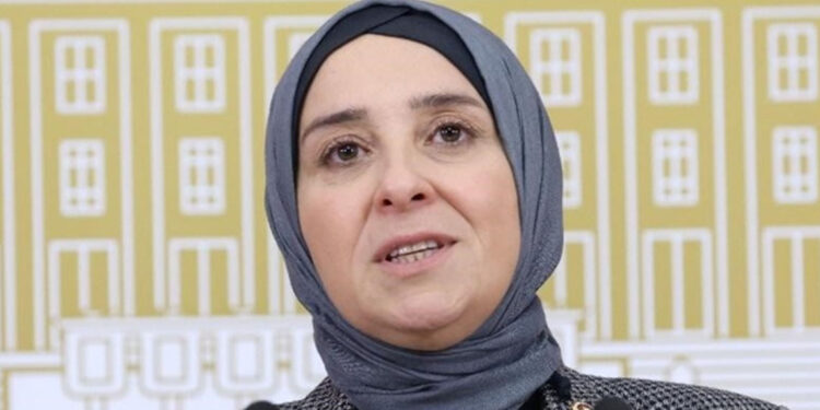 Sokaklarda insanları tartmadan önce evde tabaklarına bakın!