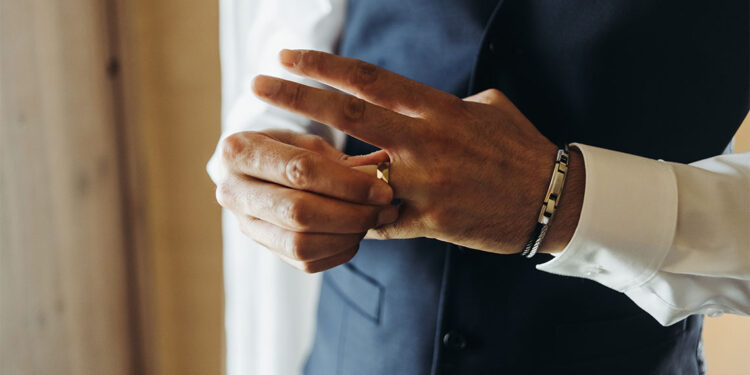 Gümüş erkek yüzüğü ve anlam katmanları