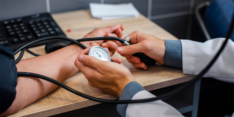 Her 8 yetişkinden 1'i hipertansiyon hastası
