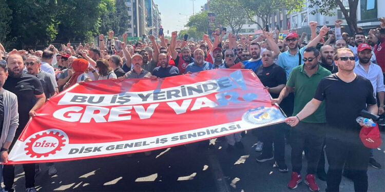 İzmir'de 23 bin işçi iş bıraktı, hayat durdu!