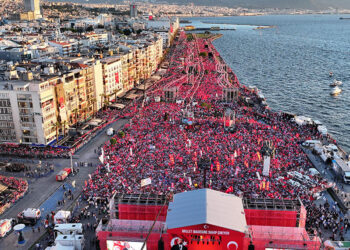 CHP'den İzmir'de tarihi miting