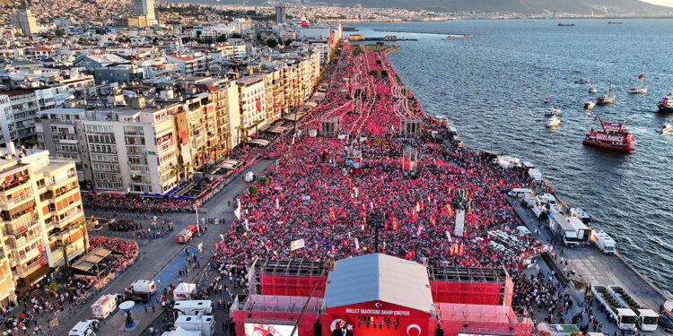 CHP'den İzmir'de tarihi miting