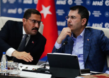 Deprem bölgesindeki çalışmalar, bir milletin kararlılığının göstergesidir