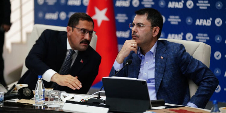 Deprem bölgesindeki çalışmalar, bir milletin kararlılığının göstergesidir