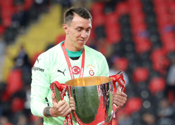Muslera Galatasaray'a gözyaşlarıyla veda ediyor