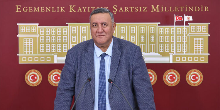 Atatürk'ün Cumhuriyeti emanet ettiği gençler mutsuz