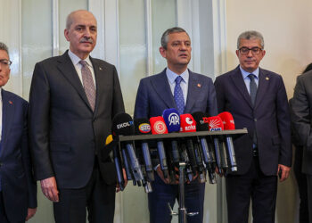 Hem terörsüz Türkiye hem demokratik Türkiye'yi önemsiyoruz