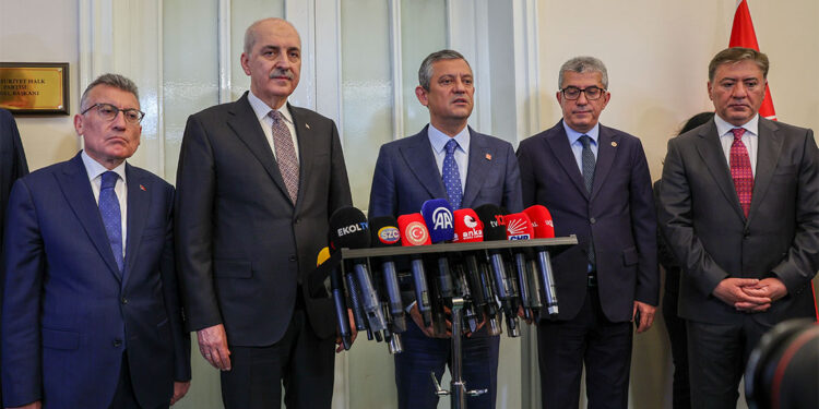 Hem terörsüz Türkiye hem demokratik Türkiye'yi önemsiyoruz