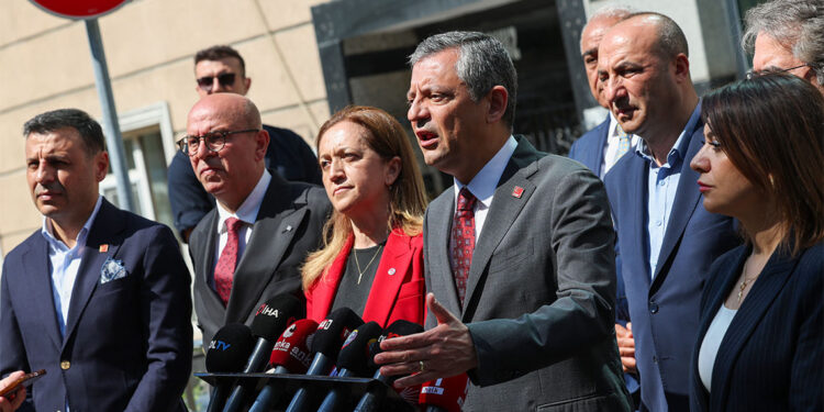 Temmuz'da asgari ücrete ara zam verilmemesi hükümetin intiharı olur