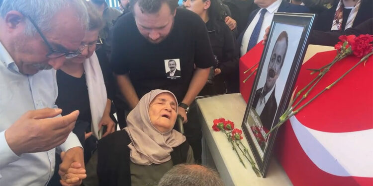 Sırrı Süreyya Önder son yolculuğuna uğurlandı