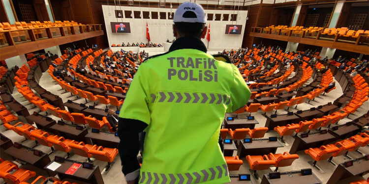 Trafik cezaları cep yakacak; Teklif Meclis'e sunuldu