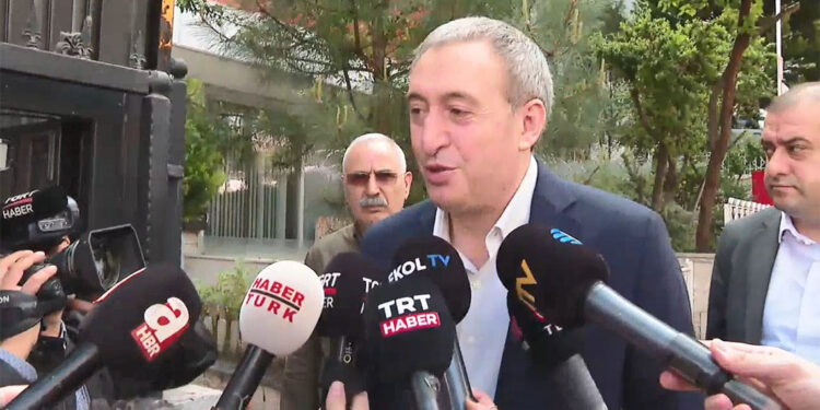 PKK'nın kendini feshetmesine DEM Parti'den ilk açıklama